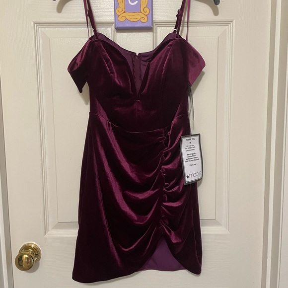 City Studio Off-the-Shoulder V-Neck Velvet Ruched Side Sheath Dress - Picture 6 of 7